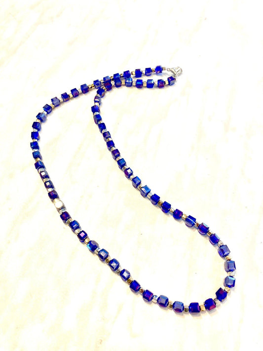 17. Collar Lariat cristal azul y metal