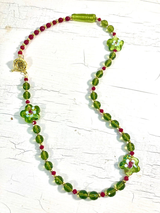 12. Collar Rope en cristal verde y rojo