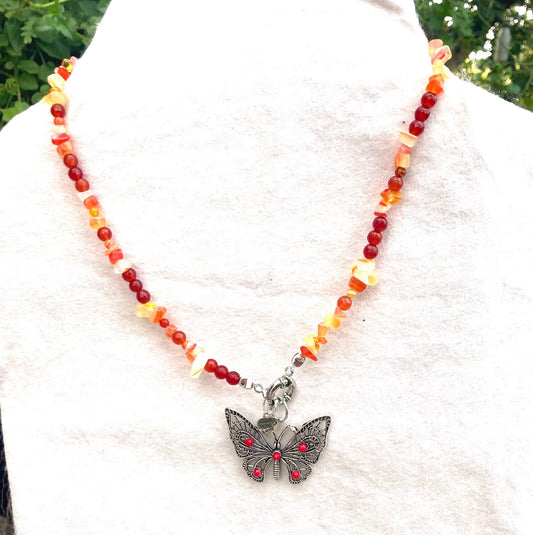 9. Collar Lariat cristal naranja y colgante mariposa